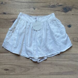 NWT White boho shorts with pocket